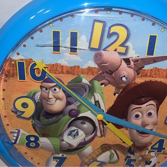 Disney Pixar Toy Story 3 Wall Clock Round 10” Woody Buzz & Hamm BNIB New in Box - Picture 5 of 14